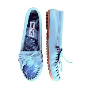 Minnetonka Kilty Blue Suede Tie Dye Moccasins Womens Slip On Shoes Size 8.5